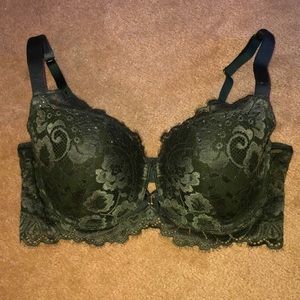 Women’s bra, never worn - doesn’t fit rib cage.